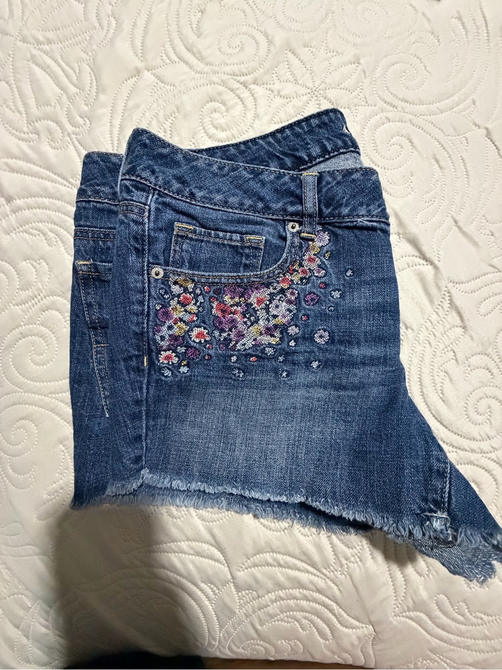 American Eagle Outfitters Dark Blue Denim Floral Embroidered Shorts - Picture 4 of 6